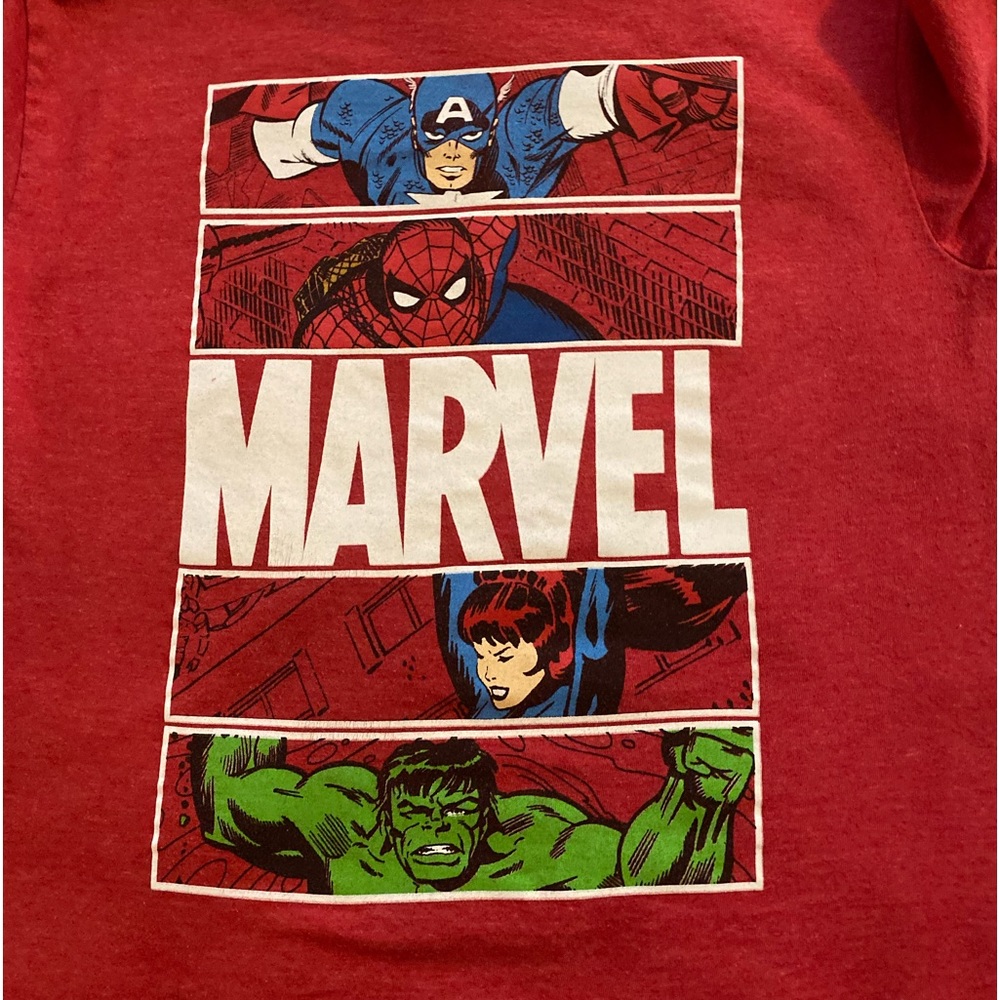 Young boys red Msrvel T-shirt